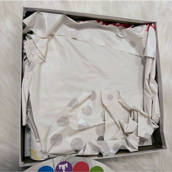 Twister Game Classic For Kids and Adults Ages 6 and Up - Picture 6 of 6